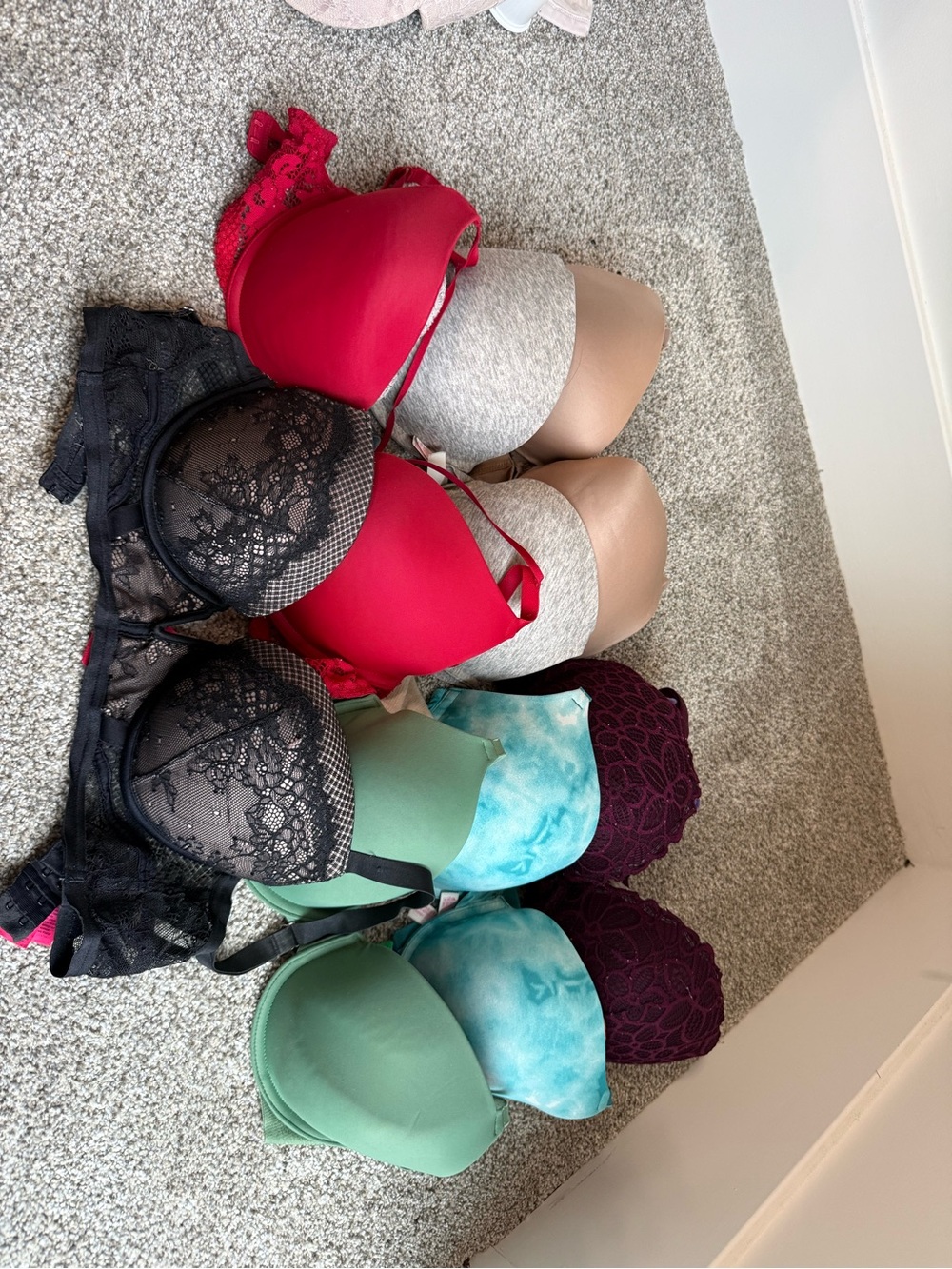 Sexy Bra Bundle 34D ( Victoria’s secret & la senza)